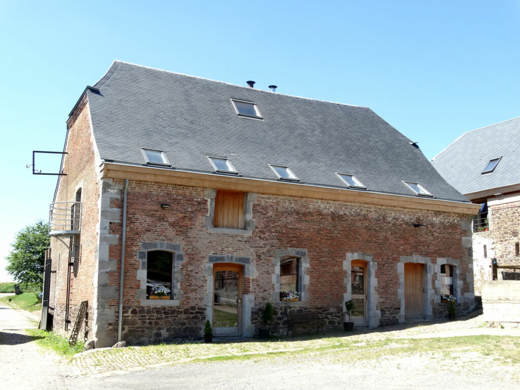 Gîte-fleuri-été Gîte de la Ferme de Forestaille